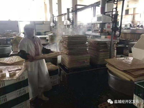 潜心研发新产品 老周食品厂房内豆香四溢